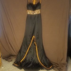 Wow! Prom & Pageant Boutique Formal Dress sz 2